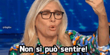 a woman wearing glasses and a colorful shirt says non si può sentire